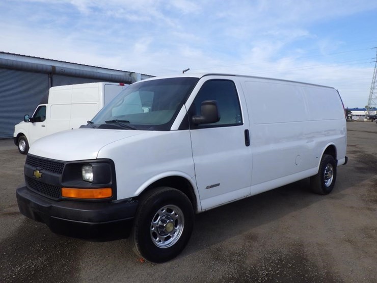 2005-chevrolet-express-2500-image-1