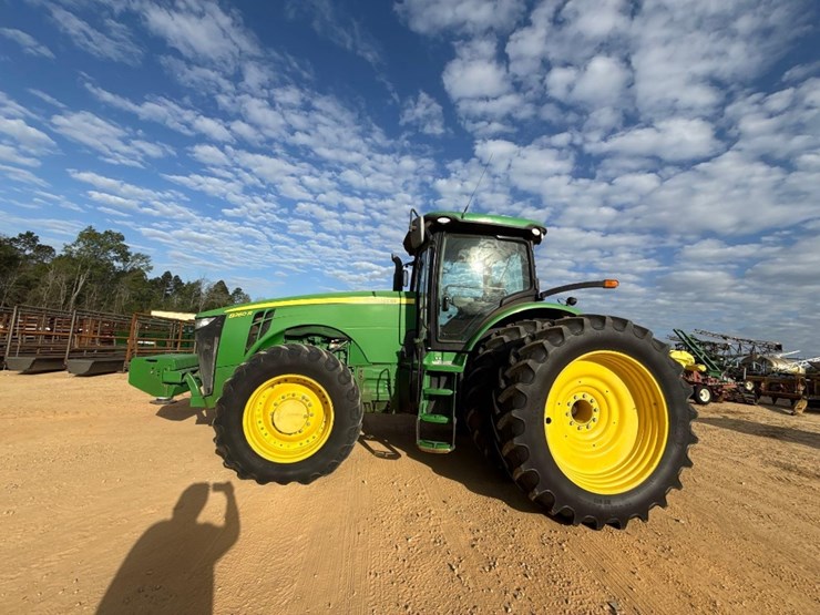 2012-john-deere-8260r-image-16