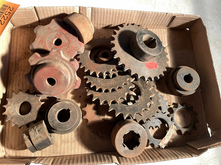 #2522-•-assortment-of-gears-image-2