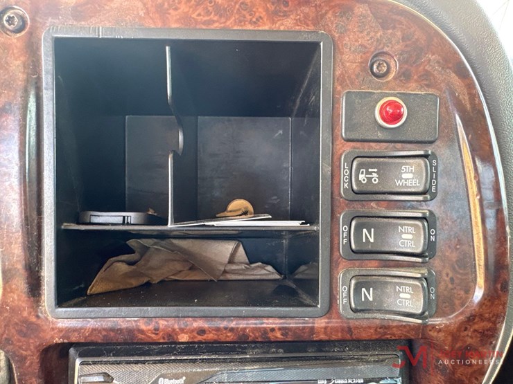 2001-mack-ch613-image-34