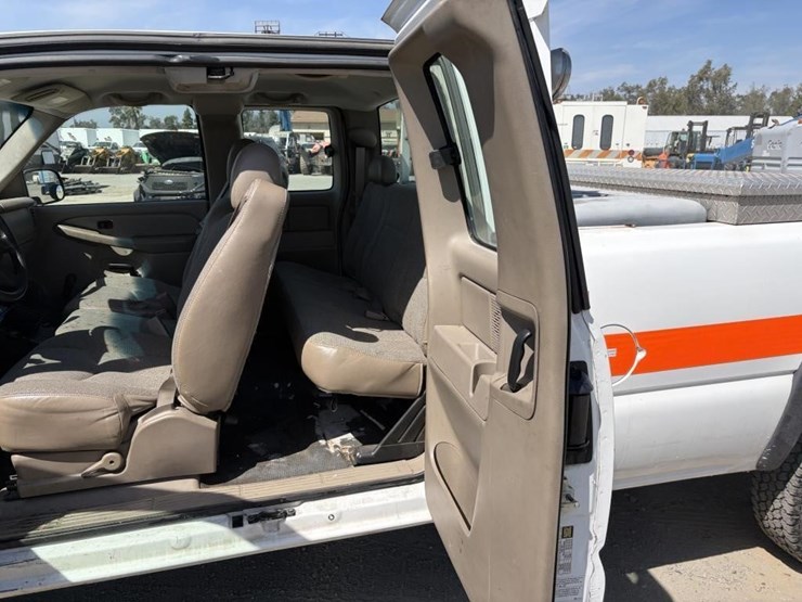 2005-chevrolet-2500-image-11