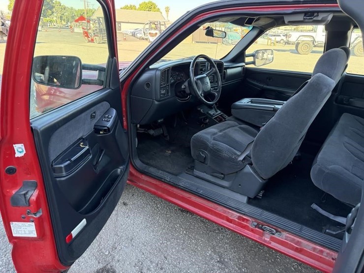 2002-chevrolet-silverado-1500-ls-image-12