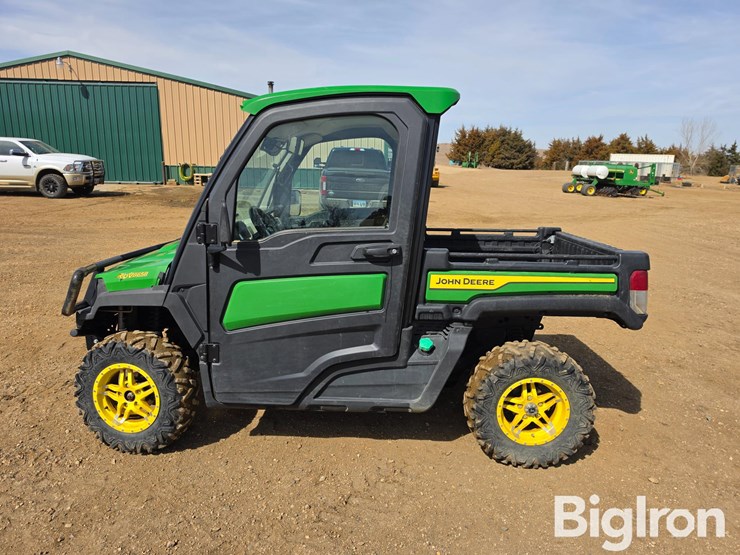 2021-john-deere-gator-image-8