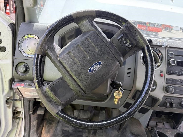 2012-ford-f550-image-11