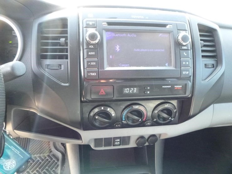 2013-toyota-tacoma-image-15