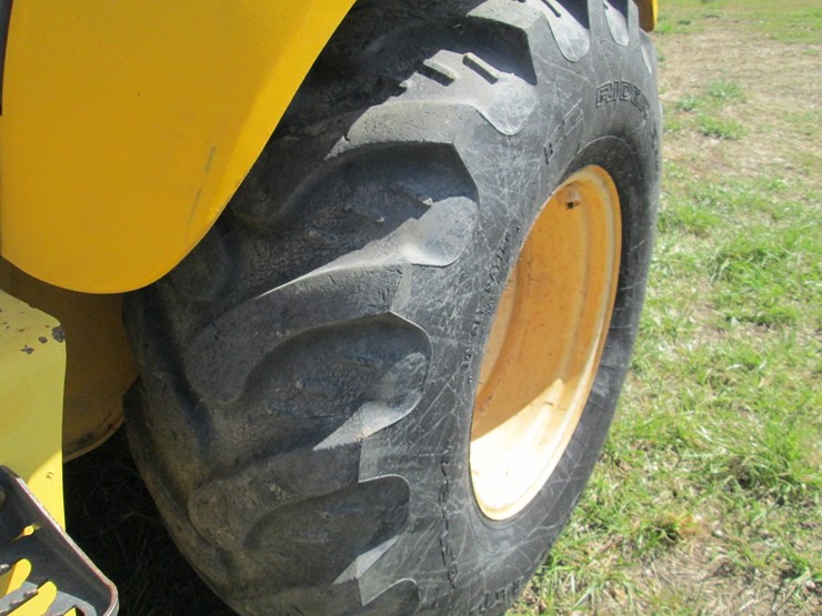 new-holland-b95b-image-32