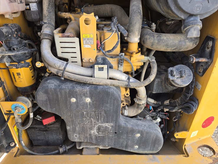 2019-caterpillar-259d3-image-31