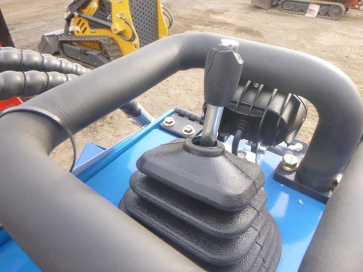 2026-zjg-zj-380-skid-steer-track-loader-image-17