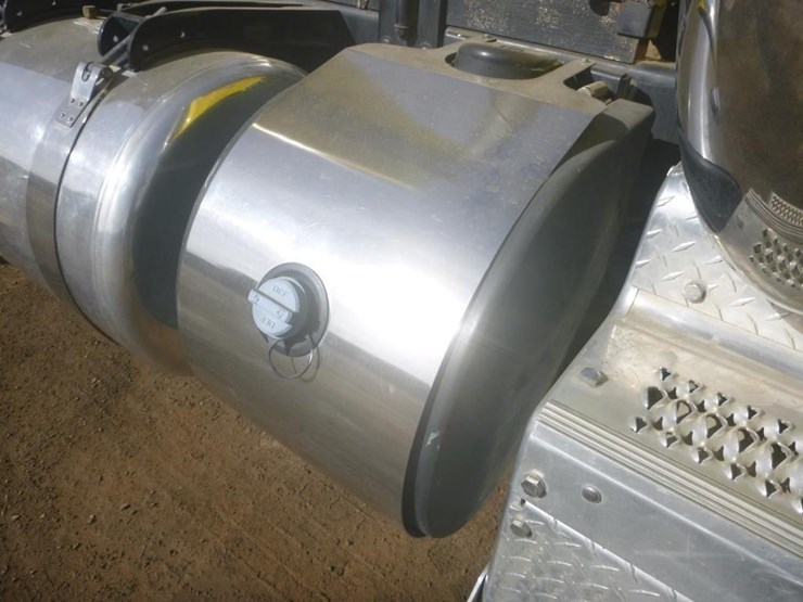 2014-peterbilt-388-image-29