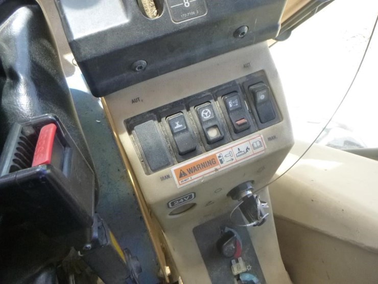 2005-caterpillar-143h-image-32