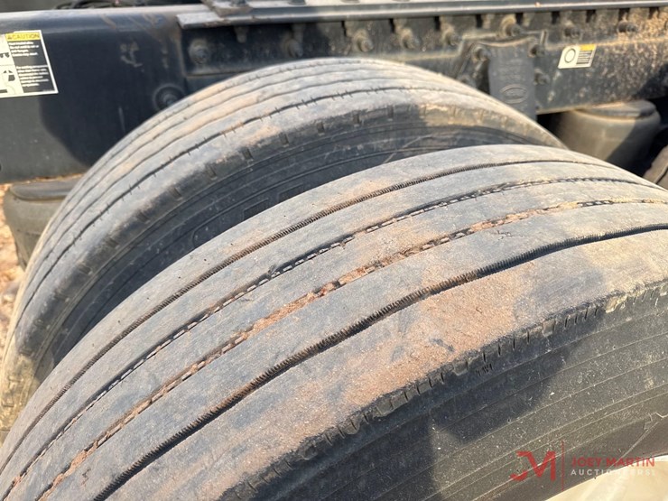 2019-peterbilt-567-image-4