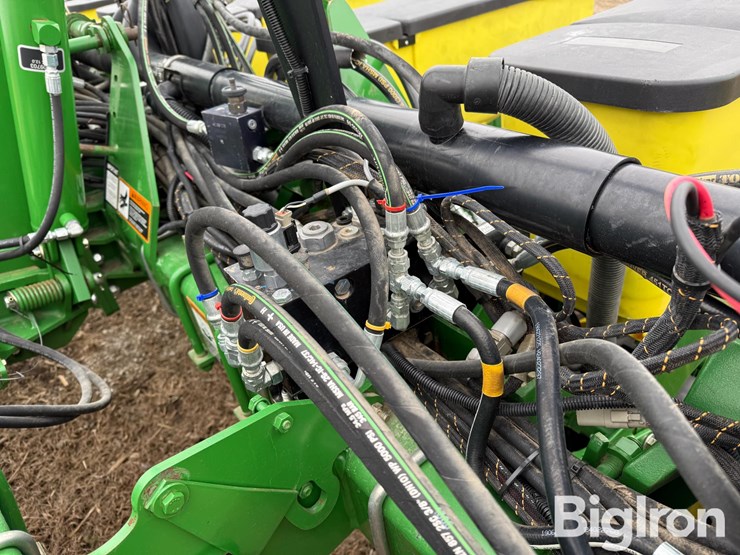 2010-john-deere-1760-image-19