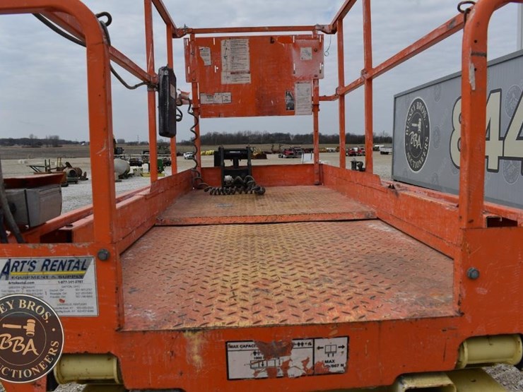 2015-jlg-2646es-image-12