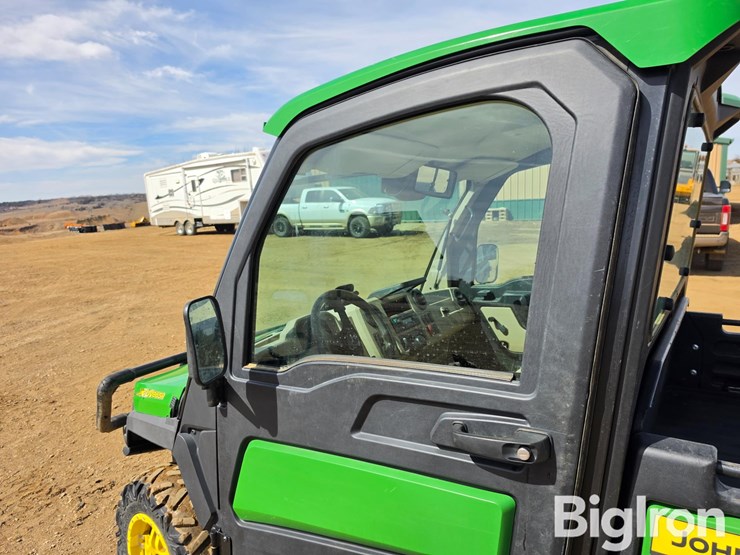 2021-john-deere-gator-image-13