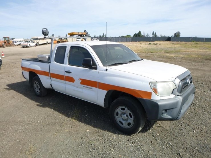 2013-toyota-tacoma-image-3