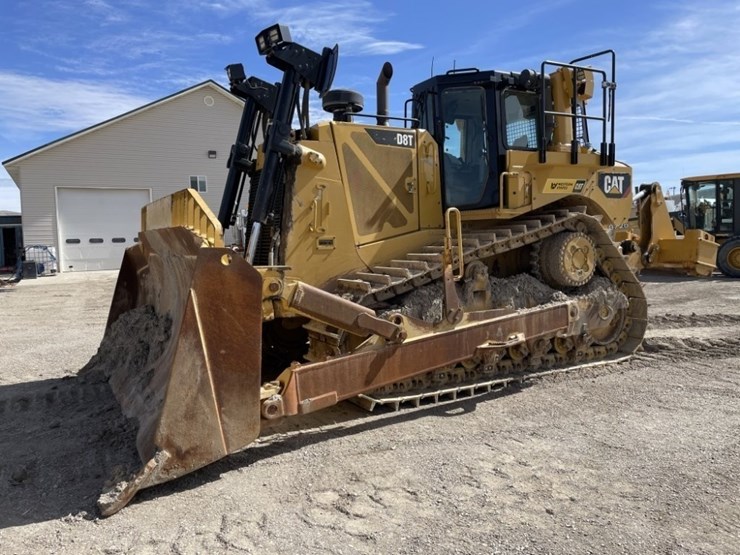 2015-caterpillar-d8t-image-1