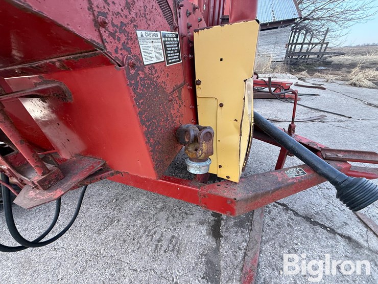 new-holland-358-image-11