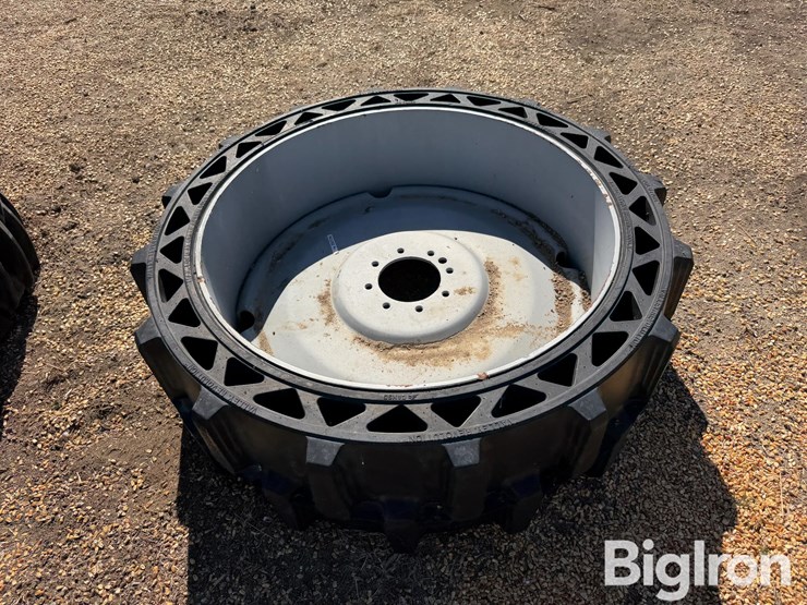 valley-revolution-47x15"-irrigation-tire-&-rim-image-6