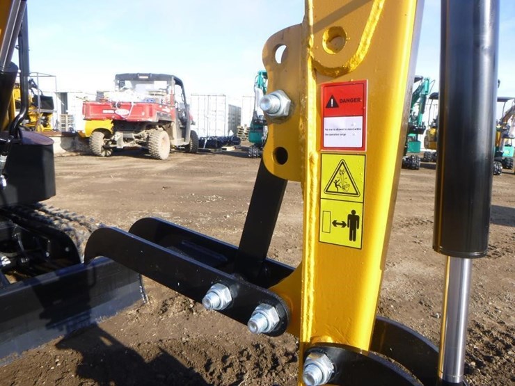 2025-agt-h12r-hydraulic-excavator-image-12