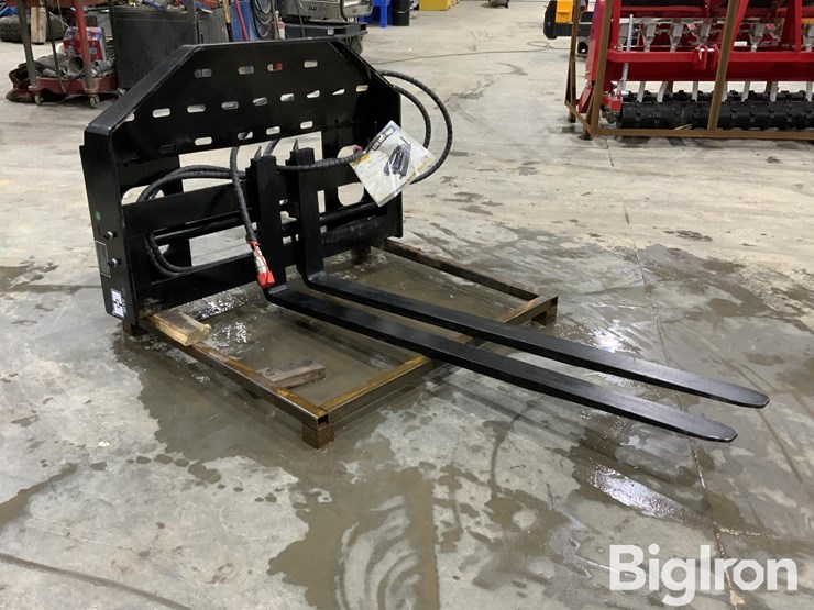 2025-massey-ferguson-730-image-3