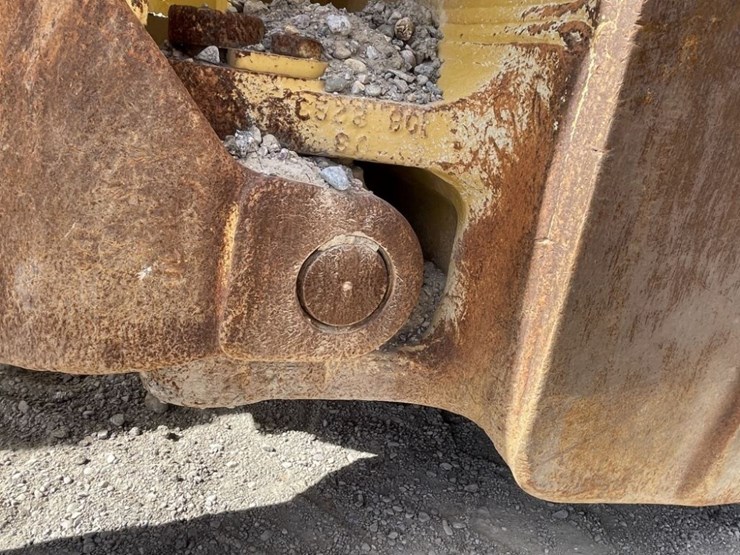 2015-caterpillar-d8t-image-21