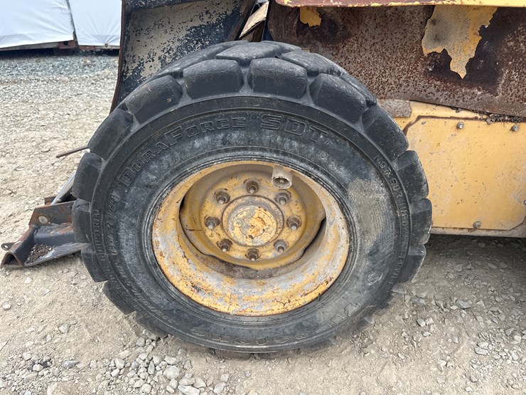 new-holland-lx885-image-42