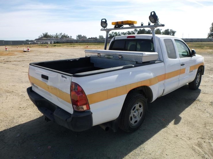 2013-toyota-tacoma-image-4