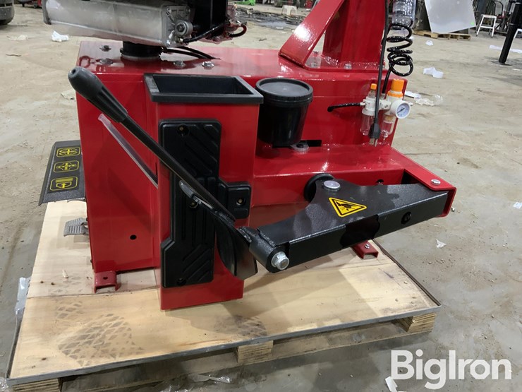 2025-massey-ferguson-730-image-15