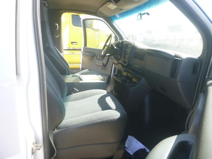 2002-chevrolet-1500-image-9