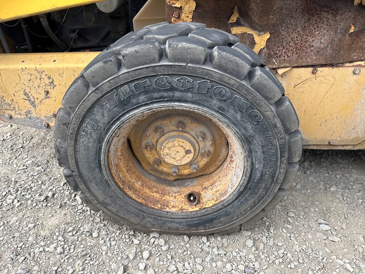 new-holland-lx885-image-38