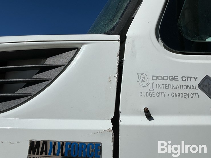 2013-international-7400-image-13