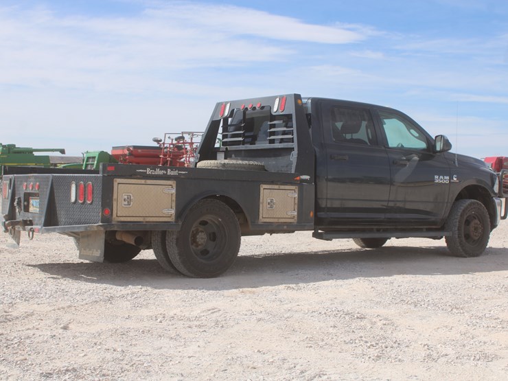 2015-dodge-3500-image-6