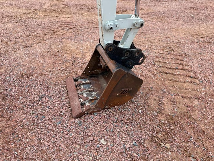 takeuchi-tb235-2-image-32