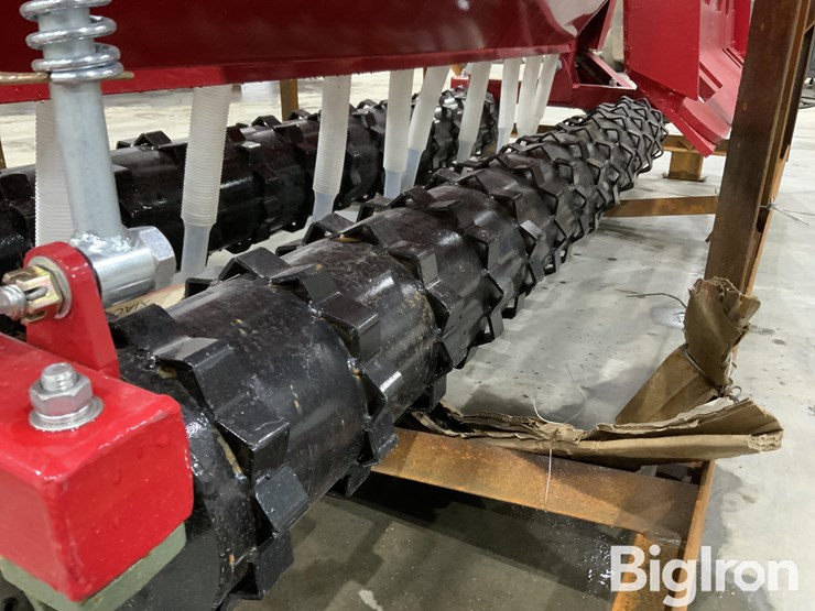 2025-massey-ferguson-730-image-13