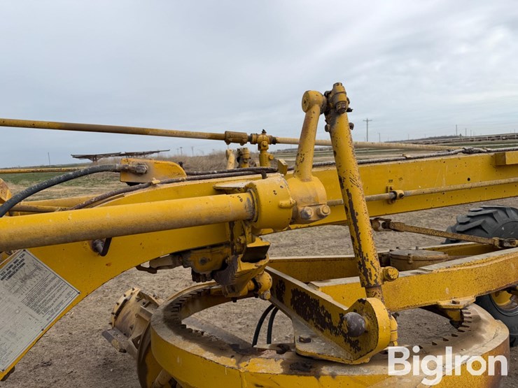 caterpillar-120-image-19