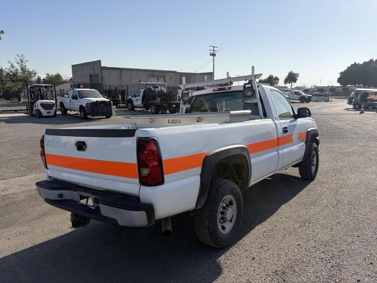 2005-chevrolet-2500-image-3