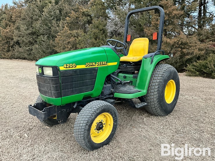 1998-john-deere-4200-image-1