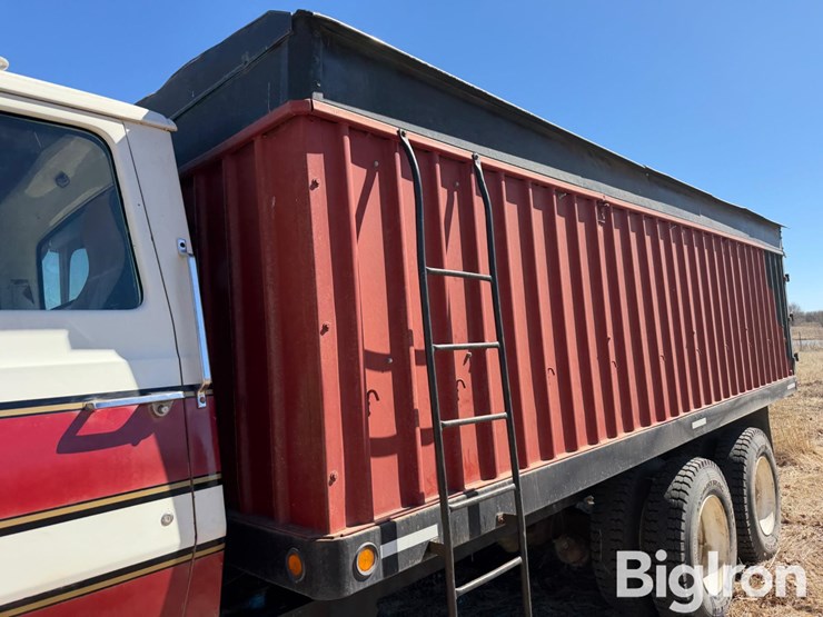 1977-ford-ln900-image-18