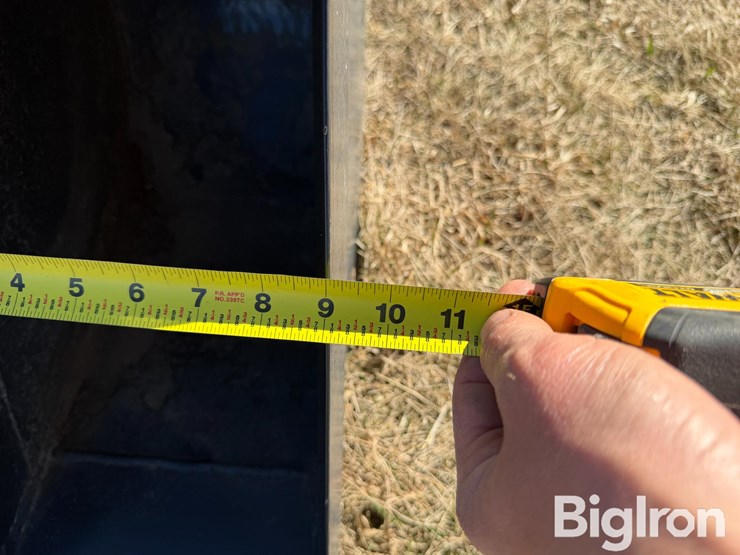 9"-mini-excavator-bucket-image-10