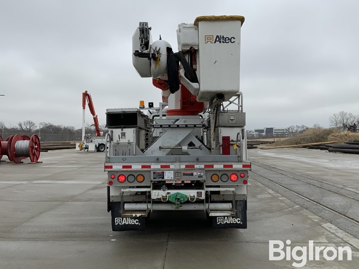 2012-freightliner-m2-106-image-14