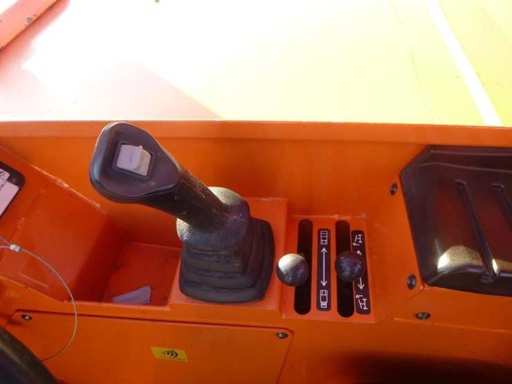 2018-jlg-8042-image-26