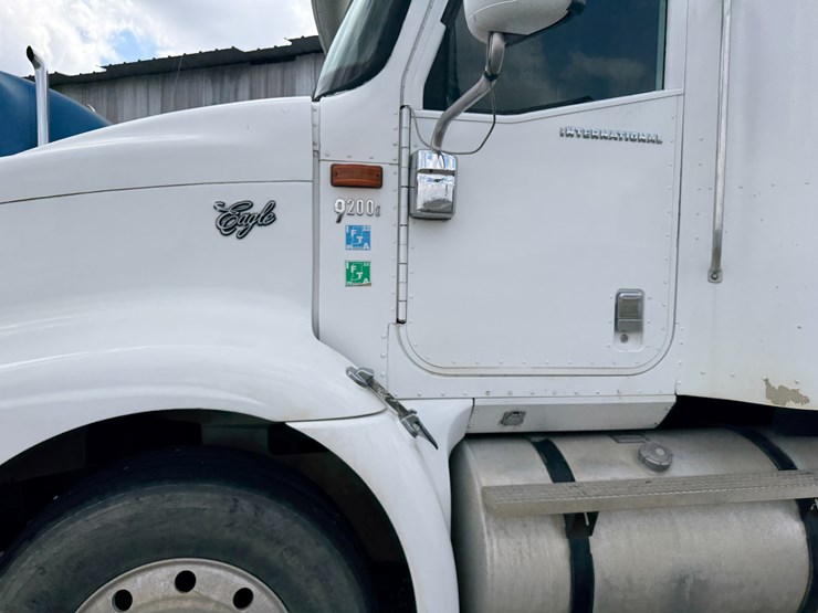2002-international-9200i-image-32