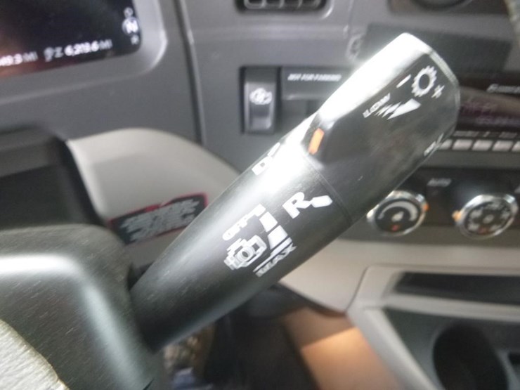 2024-peterbilt-579-image-27