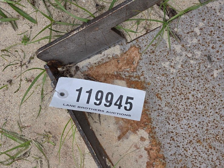 --skid-steer-solid-blank-plate-image-3