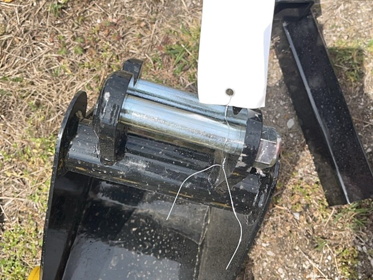 mini-excavator-bucket-image-3