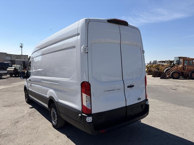 2022-ford-transit-image-3