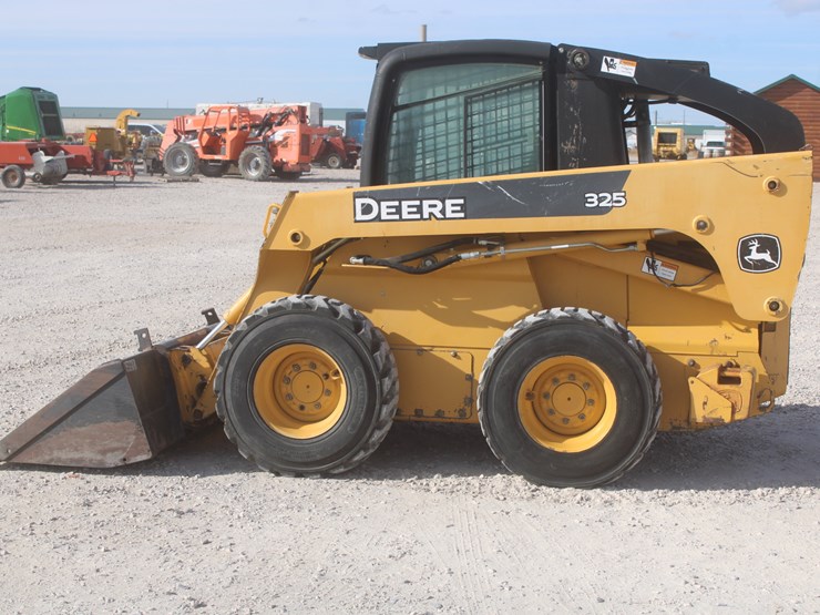 john-deere-325-image-10