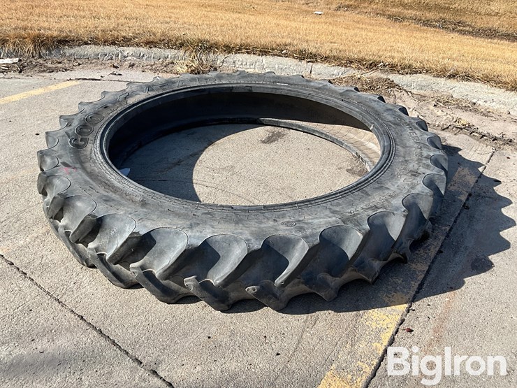 goodyear-320/105r54-dt800-tire-image-1