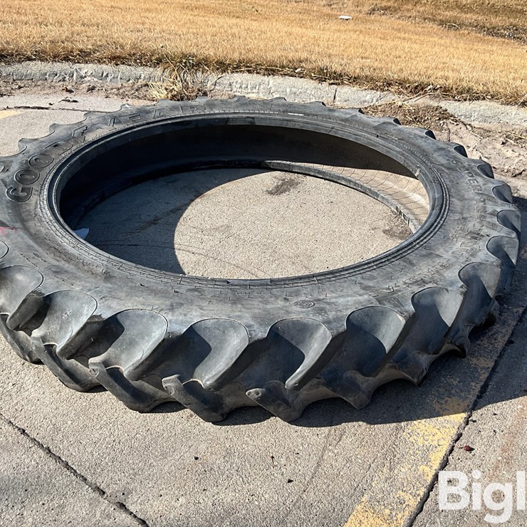 Goodyear 320/105R54 DT800 Tire