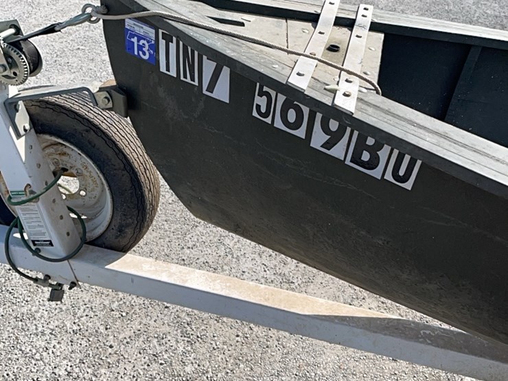 rare-super-nice-wood-reelfoot-lake-calhouns--stump-jumper-boat-with-original-seats-with-trailer-image-24